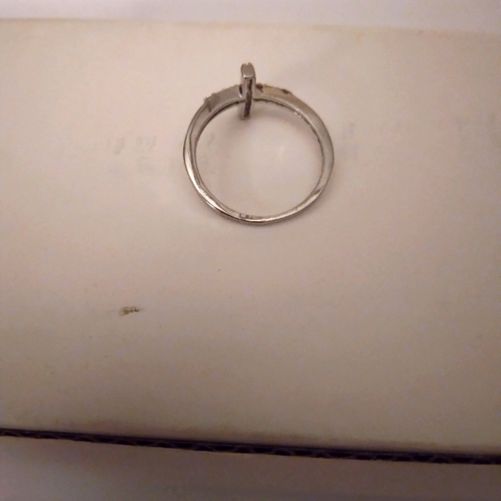 Elegant Silver Cross Ring - Picture 3 of 5